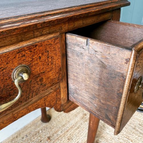 18TH CENTURY STYLE OAK LOWBOY - ADDITIONAL PHOTO 3