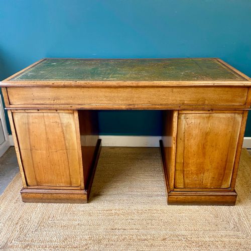 19TH CENTURY WALNUT PEDESTAL DESK - ADDITIONAL PHOTO 6