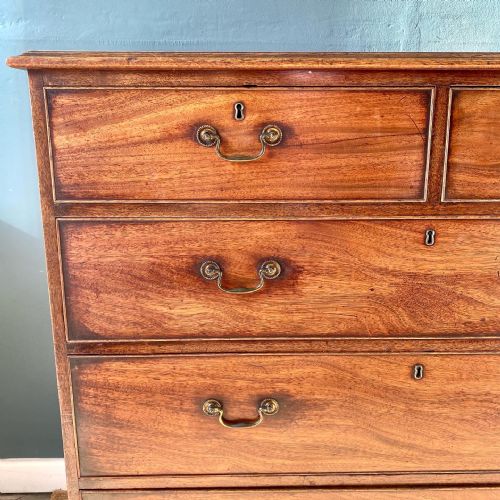 GEORGIAN MAHOGANY CHEST OF DRAWERS - ADDITIONAL PHOTO 1