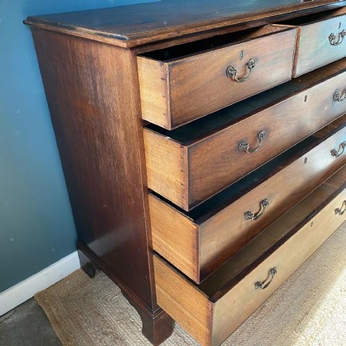GEORGIAN MAHOGANY CHEST OF DRAWERS - ADDITIONAL PHOTO 9