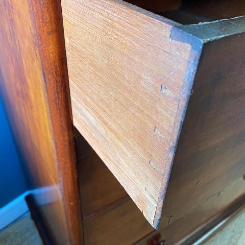 19TH CENTURY MAHOGANY CHEST OF DRAWERS - ADDITIONAL PHOTO 5