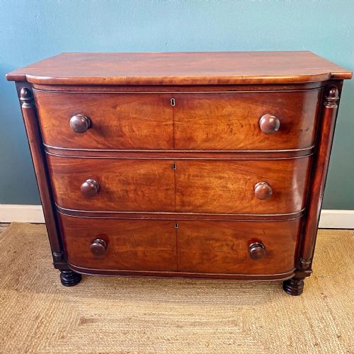 19TH CENTURY MAHOGANY BOW FRONTED CHEST OF DRAWERS - ADDITIONAL PHOTO 1