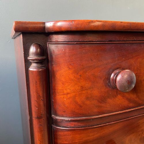 19TH CENTURY MAHOGANY BOW FRONTED CHEST OF DRAWERS - ADDITIONAL PHOTO 5