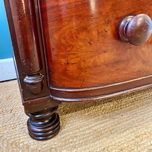 19TH CENTURY MAHOGANY BOW FRONTED CHEST OF DRAWERS - ADDITIONAL PHOTO 6