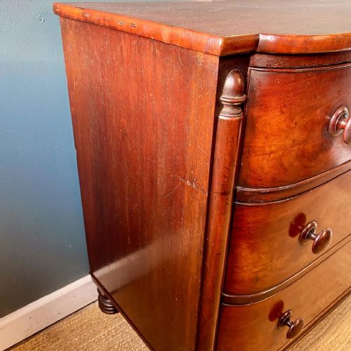 19TH CENTURY MAHOGANY BOW FRONTED CHEST OF DRAWERS - ADDITIONAL PHOTO 7
