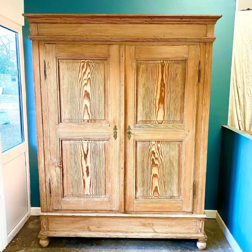 19th century continental pine wardrobe - CATEGORY: ANTIQUE WARDROBES - DATED 19TH CENTURY