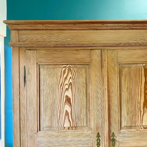 19TH CENTURY CONTINENTAL PINE WARDROBE - ADDITIONAL PHOTO 2