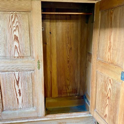 19TH CENTURY CONTINENTAL PINE WARDROBE - ADDITIONAL PHOTO 6
