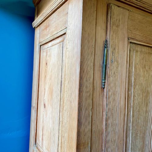 19TH CENTURY CONTINENTAL PINE WARDROBE - ADDITIONAL PHOTO 8
