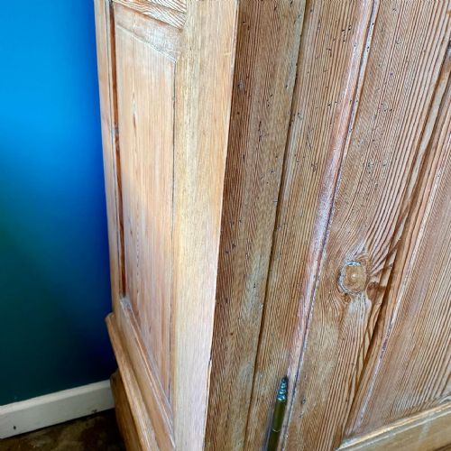 19TH CENTURY CONTINENTAL PINE WARDROBE - ADDITIONAL PHOTO 9
