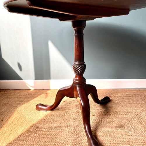 GEORGIAN MAHOGANY TILT TOP TABLE - ADDITIONAL PHOTO 3