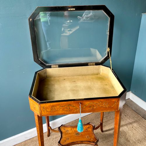 19TH CENTURY SATINWOOD BIJOUTERIE TABLE - ADDITIONAL PHOTO 3