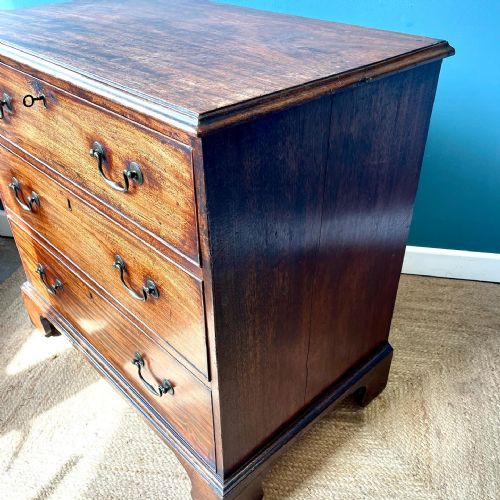 GEORGIAN MAHOGANY CHEST OF DRAWERS - ADDITIONAL PHOTO 7