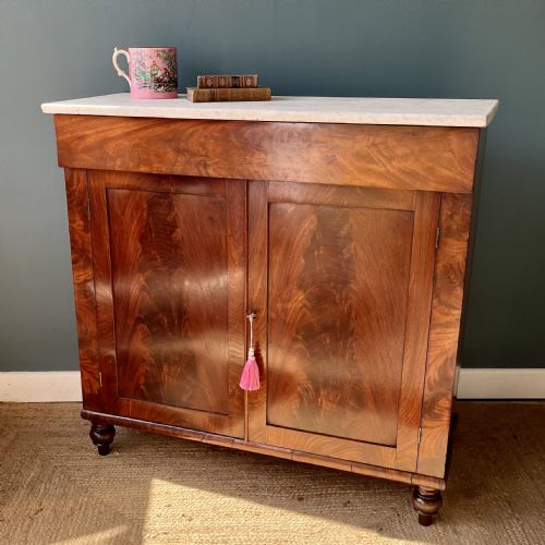 19th century mahogany cupboard - CATEGORY: ANTIQUE SIDEBOARDS - DATED 19TH CENTURY