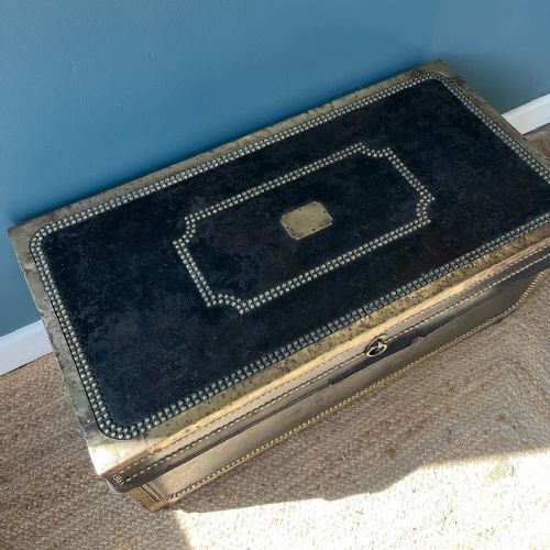 T19TH CENTURY REGENCY LEATHER COACHING TRUNK - ADDITIONAL PHOTO 2