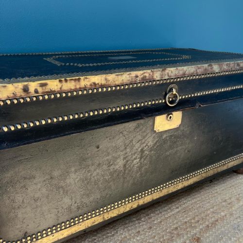 T19TH CENTURY REGENCY LEATHER COACHING TRUNK - ADDITIONAL PHOTO 3