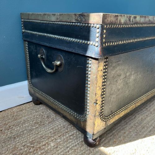 T19TH CENTURY REGENCY LEATHER COACHING TRUNK - ADDITIONAL PHOTO 4