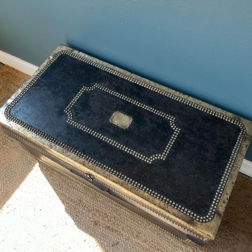 T19TH CENTURY REGENCY LEATHER COACHING TRUNK - ADDITIONAL PHOTO 5