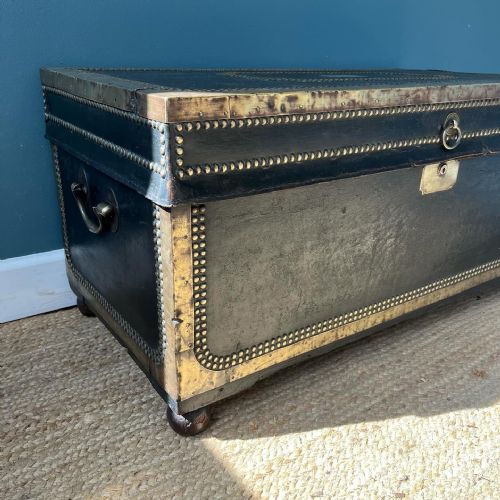 T19TH CENTURY REGENCY LEATHER COACHING TRUNK - ADDITIONAL PHOTO 6