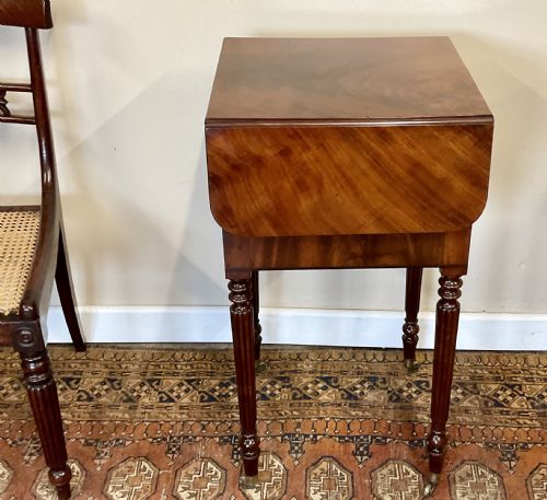 19TH CENTURY MAHOGANY PEMBROKE STYLE SIDE TABLE - ADDITIONAL PHOTO 8