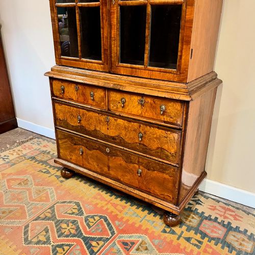 QUEEN ANNE WALNUT BOOKCASE - ADDITIONAL PHOTO 5