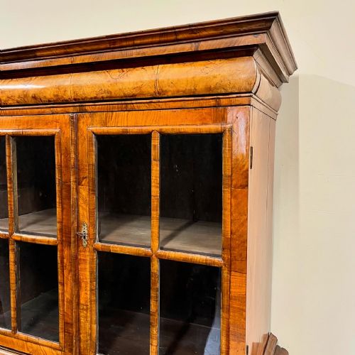 QUEEN ANNE WALNUT BOOKCASE - ADDITIONAL PHOTO 6