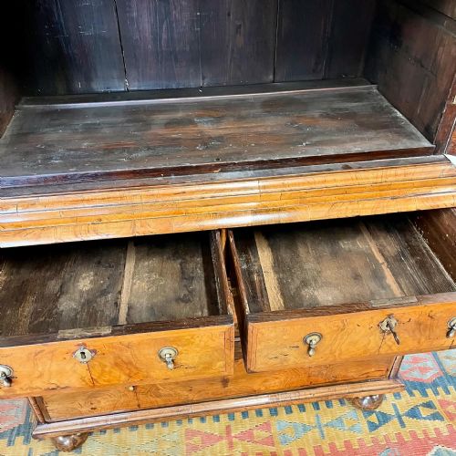 QUEEN ANNE WALNUT BOOKCASE - ADDITIONAL PHOTO 8