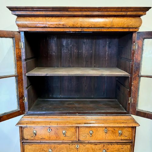 QUEEN ANNE WALNUT BOOKCASE - ADDITIONAL PHOTO 10