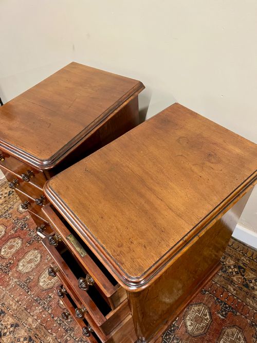 PAIR OF 19TH CENTURY MAHOGANY BEDSIDE CHESTS - ADDITIONAL PHOTO 4