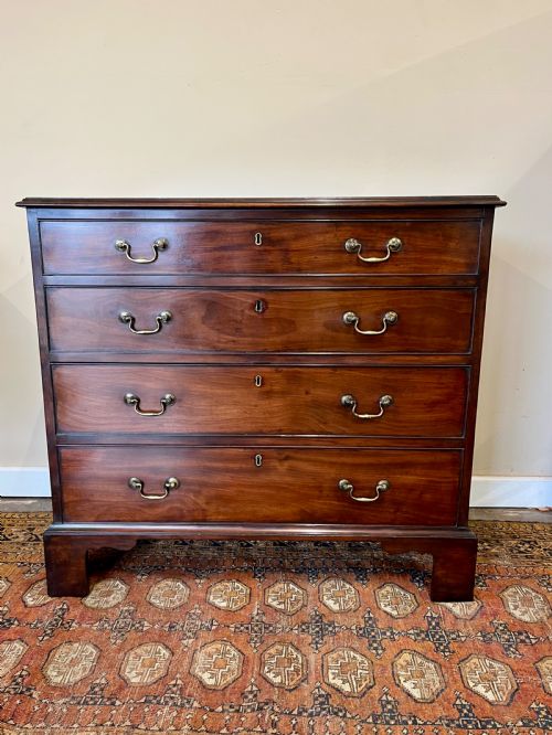 GEORGIAN MAHOGANY CHEST OF DRAWERS - ADDITIONAL PHOTO 1