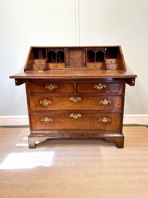 EARLY 18TH CENTURY OAK BUREAU - ADDITIONAL PHOTO 1