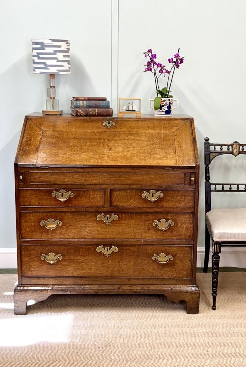 EARLY 18TH CENTURY OAK BUREAU - ADDITIONAL PHOTO 2