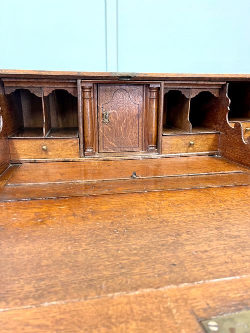 EARLY 18TH CENTURY OAK BUREAU - ADDITIONAL PHOTO 3