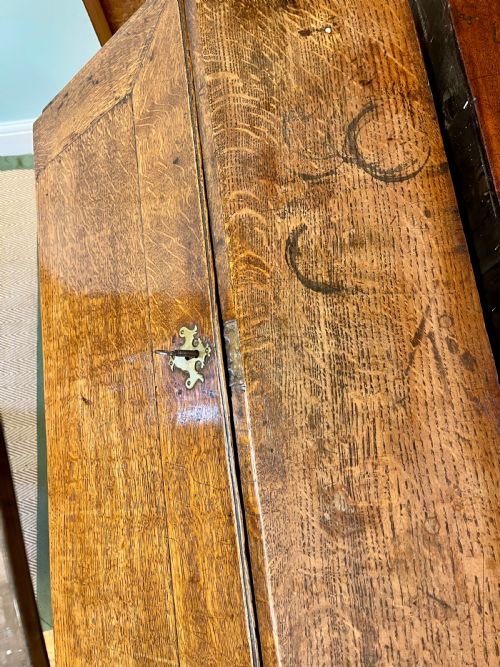 EARLY 18TH CENTURY OAK BUREAU - ADDITIONAL PHOTO 20