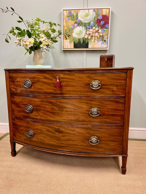 18TH CENTURY BOW FRONTED CHEST OF DRAWERS - ADDITIONAL PHOTO 1
