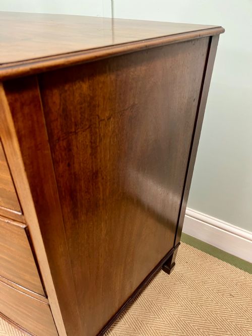 18TH CENTURY BOW FRONTED CHEST OF DRAWERS - ADDITIONAL PHOTO 8