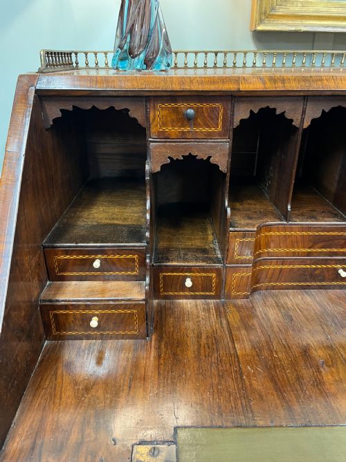GEORGIAN WALNUT BUREAU - ADDITIONAL PHOTO 7
