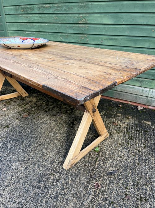 EARLY 20TH CENTURY PINE TAVERN TABLE - ADDITIONAL PHOTO 4