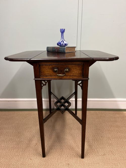 GEORGIAN MAHOGANY PEMBROKE TABLE - ADDITIONAL PHOTO 3