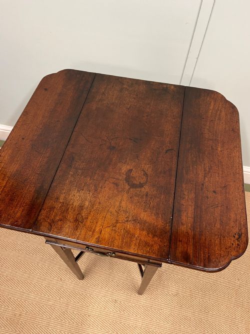 GEORGIAN MAHOGANY PEMBROKE TABLE - ADDITIONAL PHOTO 5