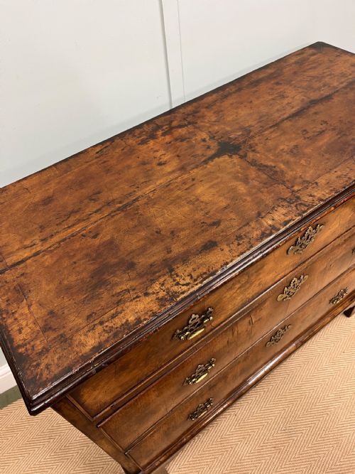 GEORGIAN WALNUT CHEST OF DRAWERS - ADDITIONAL PHOTO 3