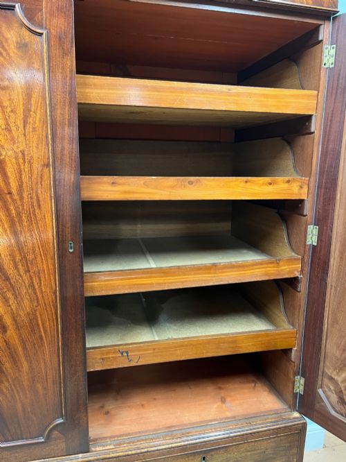 19TH CENTURY MAHOGANY LINEN PRESS - ADDITIONAL PHOTO 4