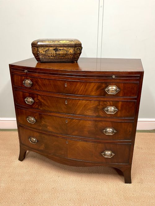 18th century georgian bow fronted chest of drawers - CATEGORY: ANTIQUE CHEST OF DRAWERS - DATED GEORGIAN