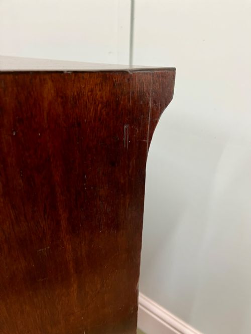 18TH CENTURY GEORGIAN BOW FRONTED CHEST OF DRAWERS - ADDITIONAL PHOTO 6