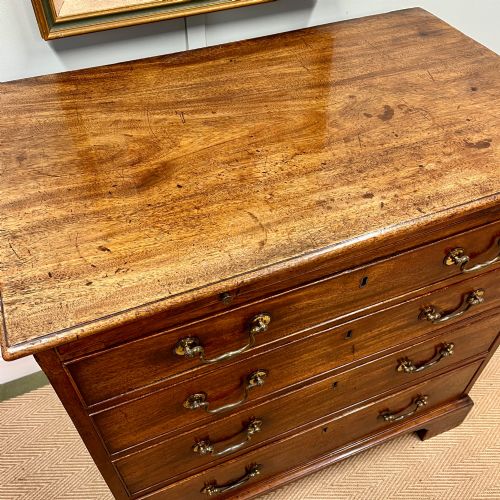 GEORGIAN MAHOGANY CHEST OF DRAWERS - ADDITIONAL PHOTO 2