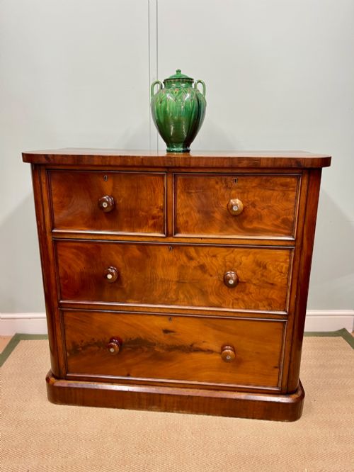 19TH CENTURY MAHOGANY CHEST OF DRAWERS