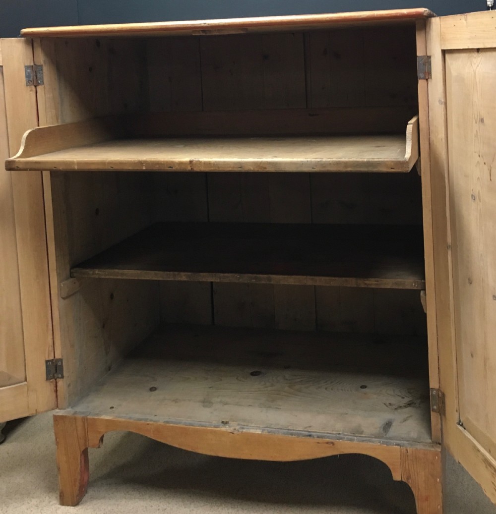 regency linen cupboard View IV
