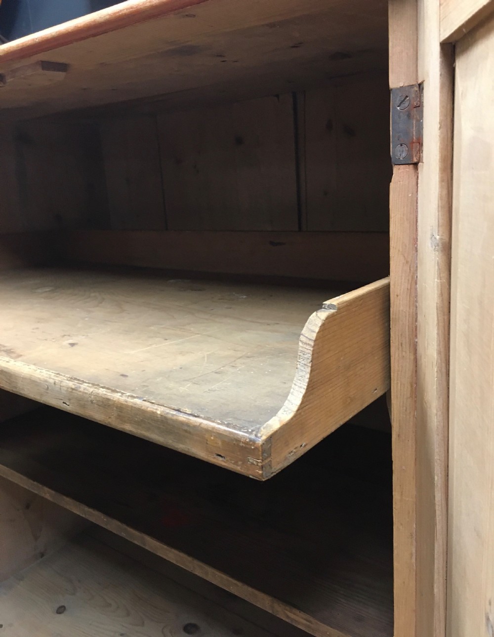 regency linen cupboard View VI