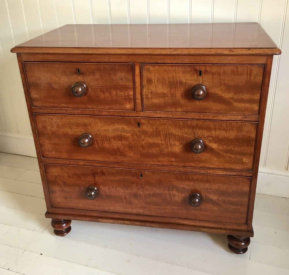 Mahogany chest of drawers 