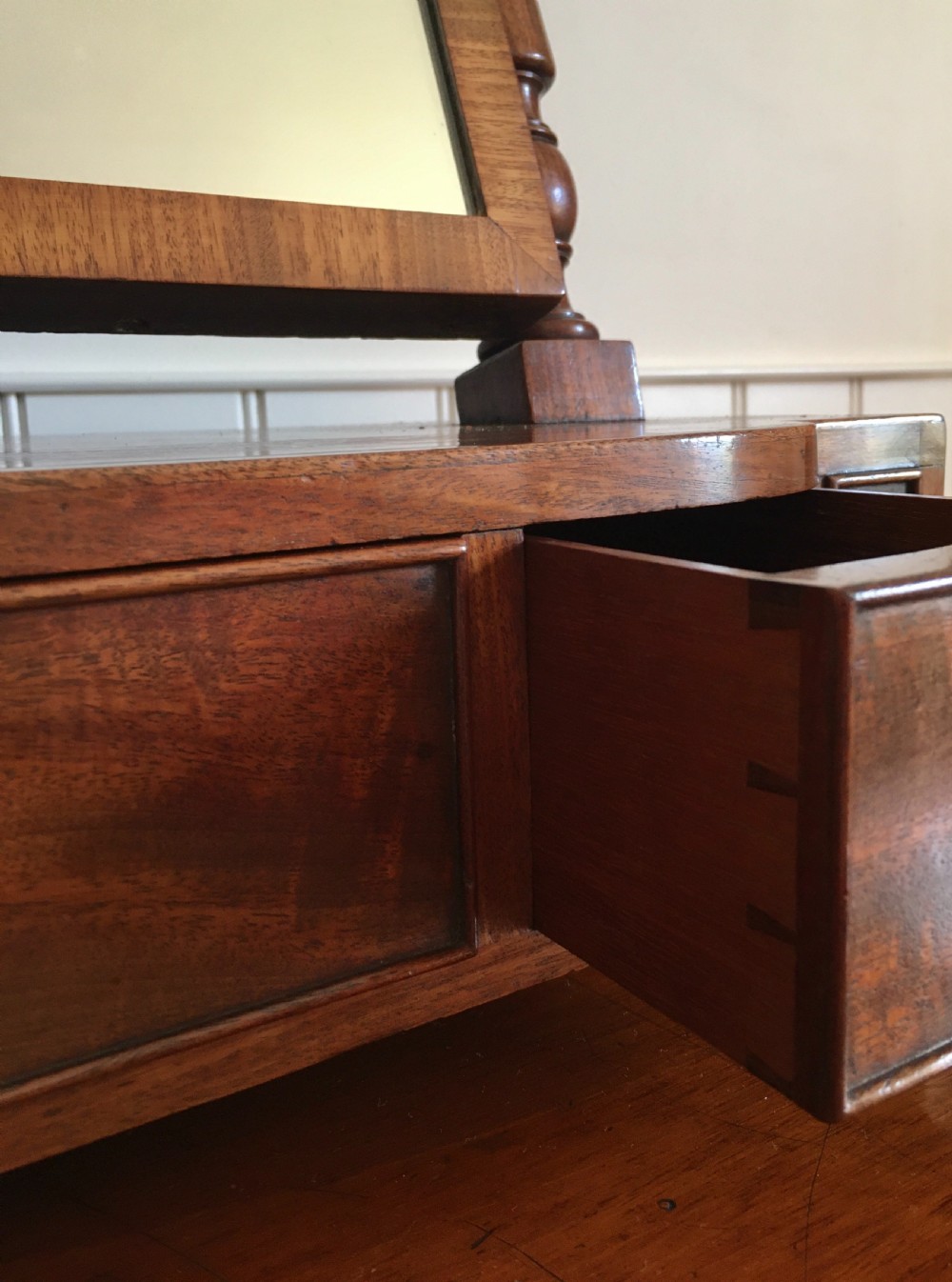 Mahogany dressing table mirror View X